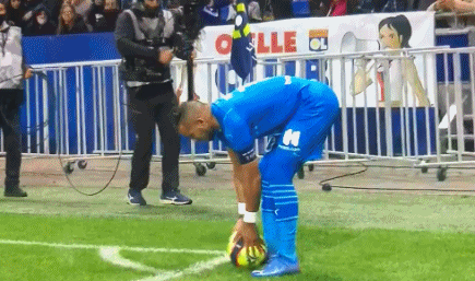 外媒发布S14上单选手梯级排行：Kiin、Bin、Zeus为S级！