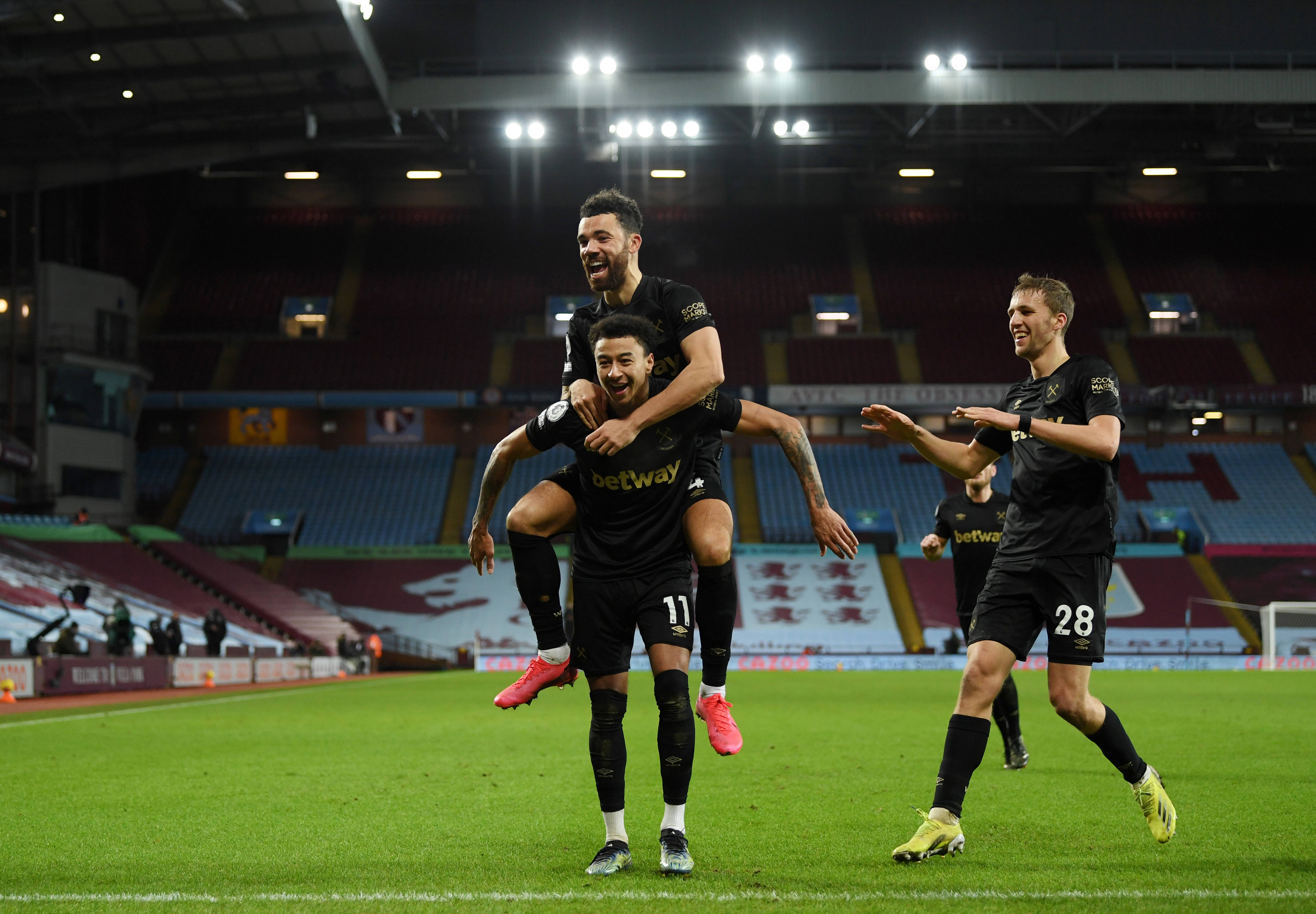 搞啥呢？V5官宣主副教练同时解约