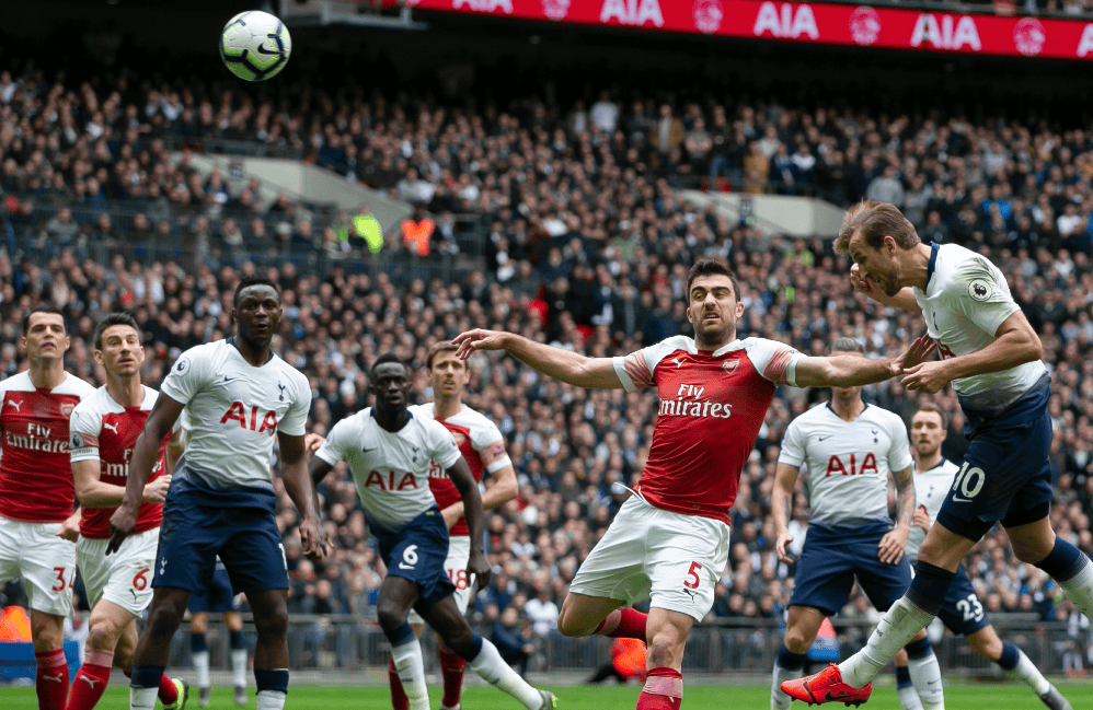 K God SofM 做到了！Zita的脸在键盘上疯狂敲击造成了巨额伤害，Zita的队伍以1-0领先Crystal Brother的队伍。