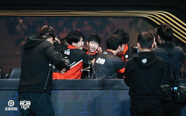 EPL S20 小组赛：遭遇两连败！A队 0-2 CoL进入最后机会